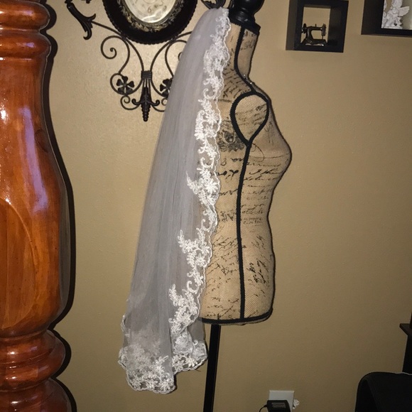 Beautiful fingertip lace edge veil main image 6
